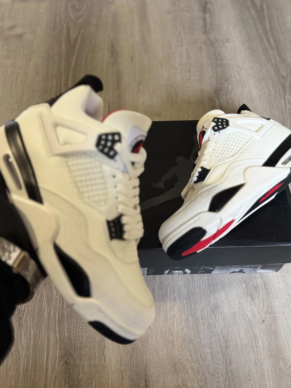 Jordan White Black Red Retro4 Sneakers